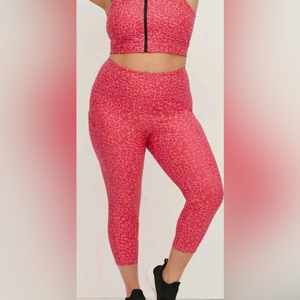 Torrid Performance Core Crop Active Leggings and TOP set  Vday Pink Leopard, 3x
